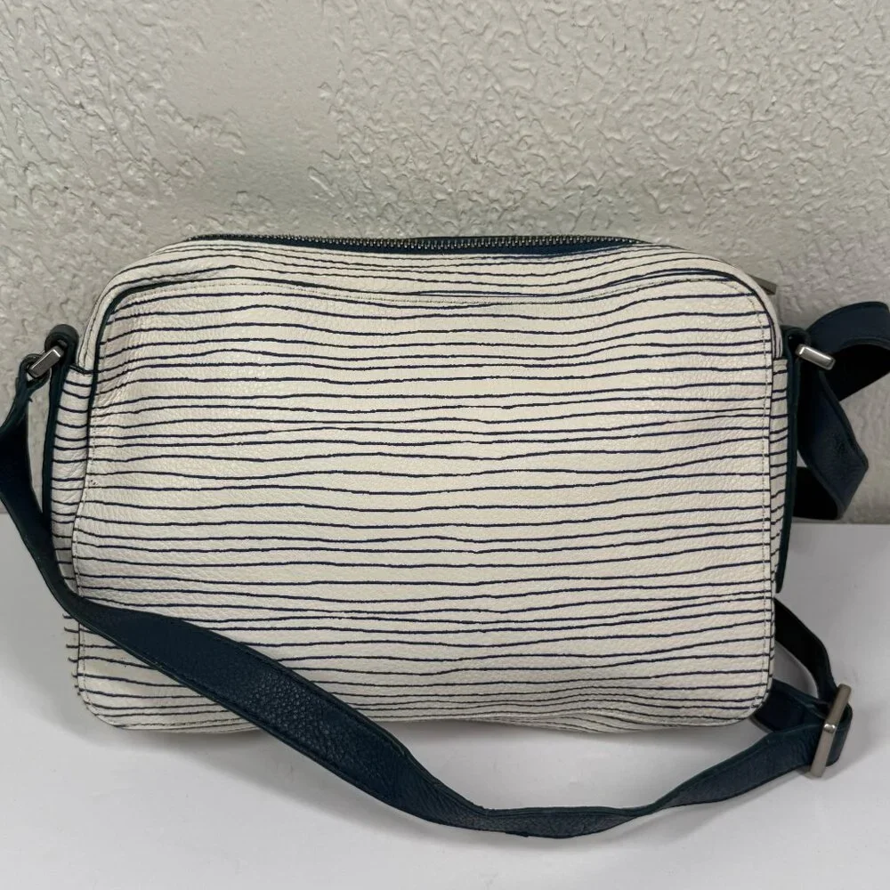 Fossil Riley Crossbody Bag Stripe Print Leather Navy White Adjustable Strap